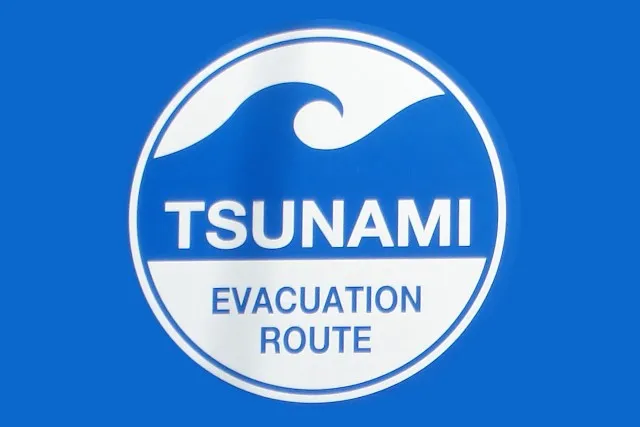 SIGNALETIQUE TSUNAMI EVACUATION THAILANDE