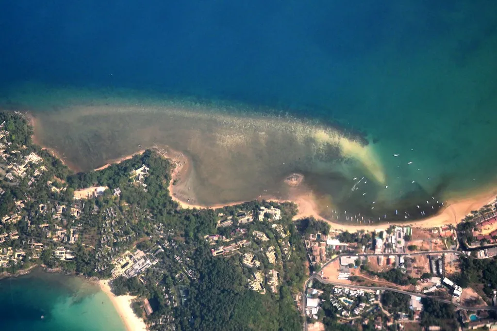 AU SUD DE BANG TAO BEACH