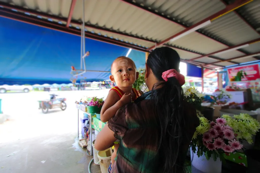 BAAN NAM KHEM MARKET